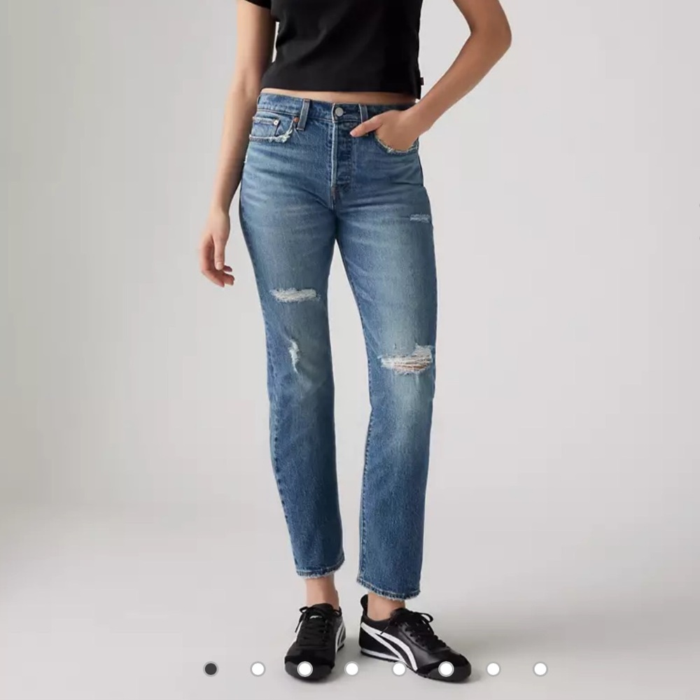 Levi’s Wedgie Hight Waist Straight Distressed Denim Sz 26